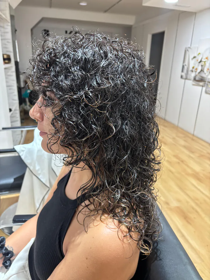 Rizos definidos con flequillo