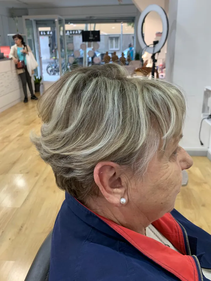 Corte corto con mechas