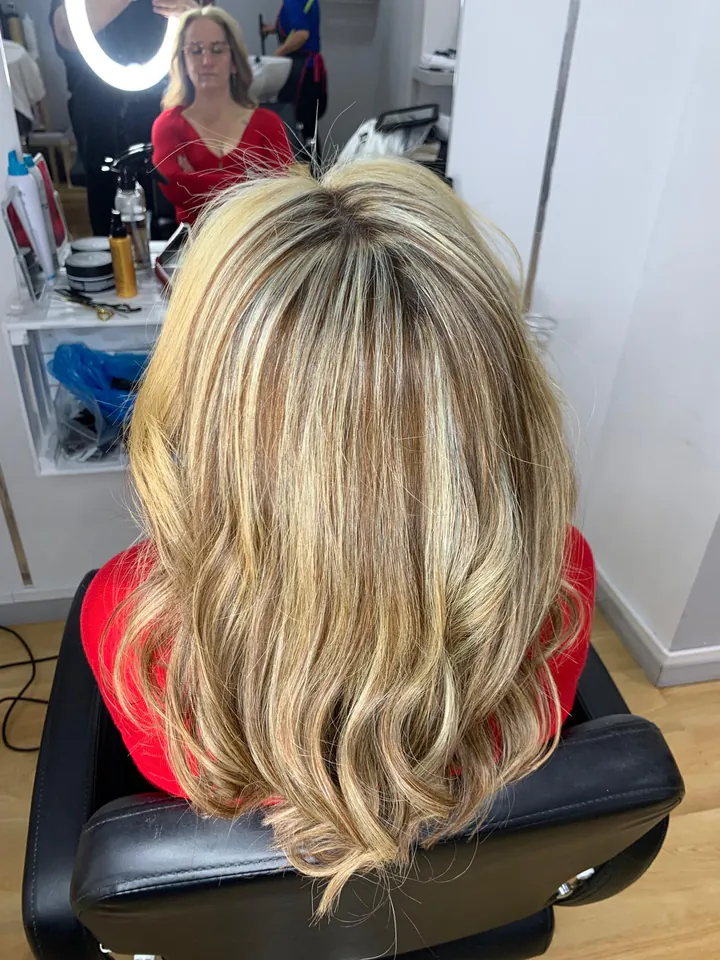 Rubio dorado con ondas
